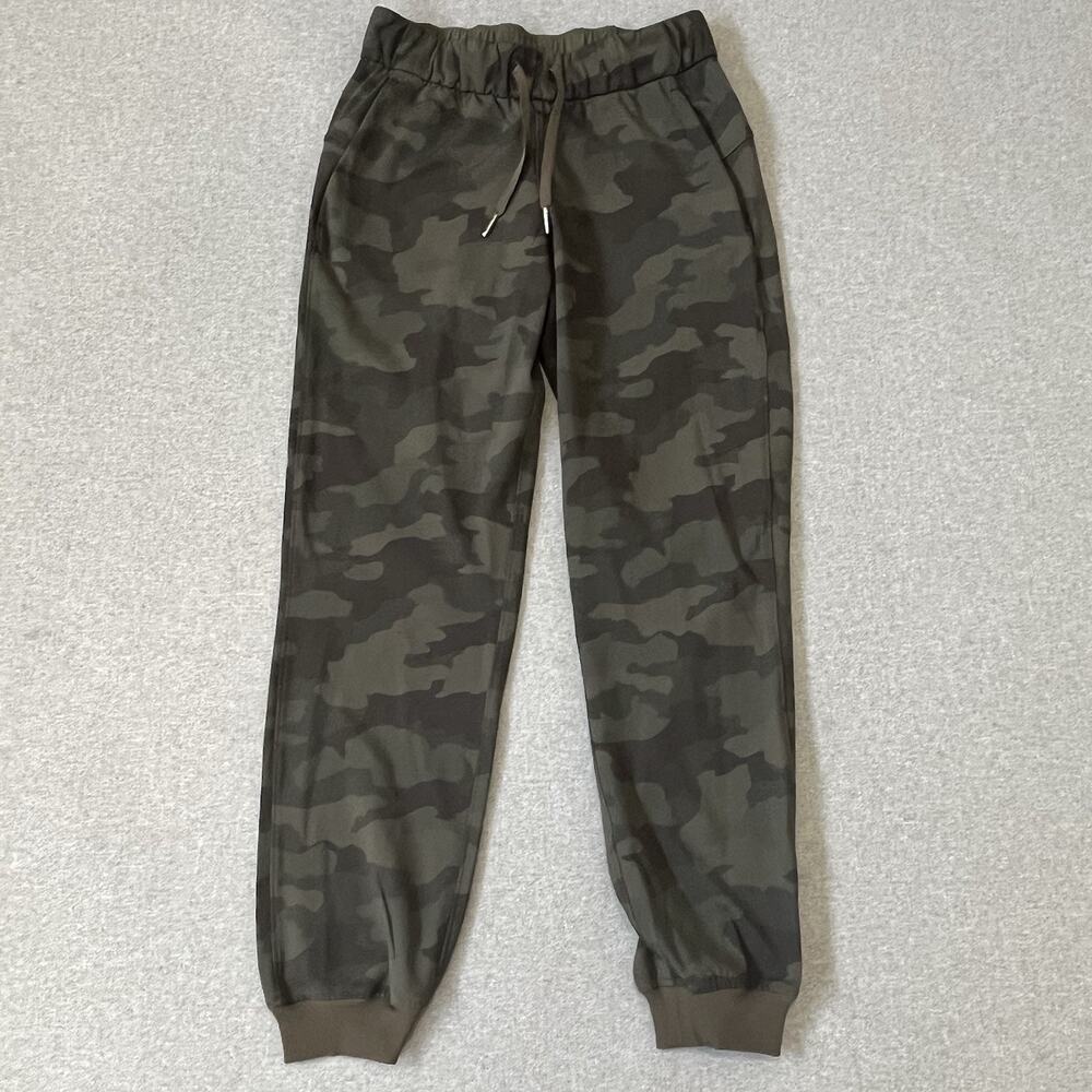 Lululemon On the Fly Jogger Size 2 Luxtreme Camo Dark Olive
